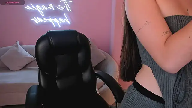 MaiaCollins online show from November 2025 11:45:01 AM