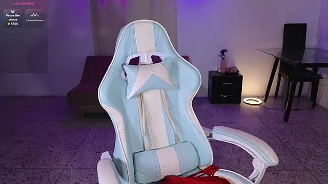 Snapshot of eleselas chatting on November 2025 11:29:01 PM eleselas online show from November 2025 11:29:01 PM