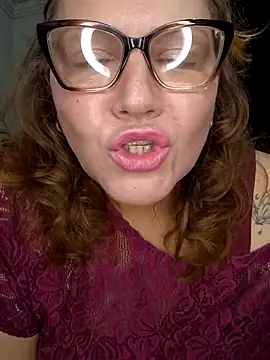 veludolunar online show from October 2025 09:39:02 PM