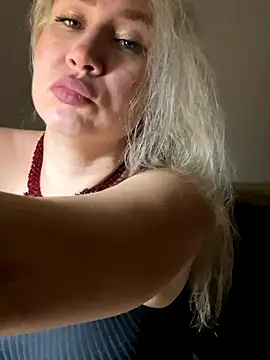 Nikusia online show from December 2025 01:53:01 PM