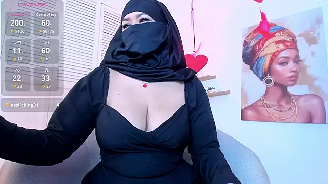 Snapshot of Layla_arabelle chatting on February 2026 07:32:01 PM Layla arabelle online show from February 2026 07:32:01 PM