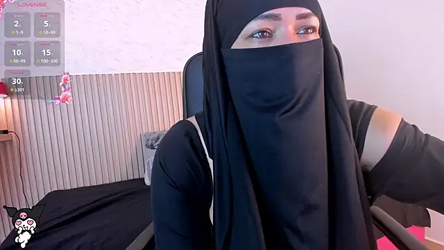 Layla arabelle online show from May 2026 09:10:02 PM