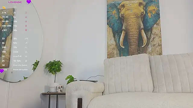 Snapshot of AliceCorner chatting on February 2026 12:02:01 PM AliceCorner online show from February 2026 12:02:01 PM