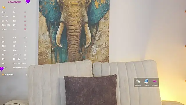 Snapshot of AliceCorner chatting on March 2026 12:11:01 PM AliceCorner online show from March 2026 12:11:01 PM