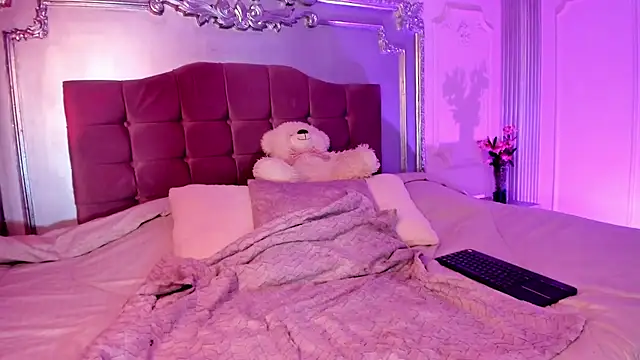 Snapshot of KatianPierce chatting on October 2025 07:46:02 PM KatianPierce online show from October 2025 07:46:02 PM