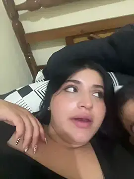 pareja curiosa19 online show from May 2026 12:15:01 AM