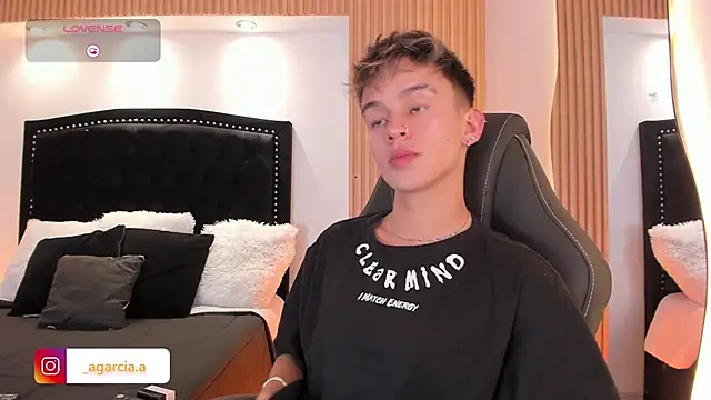 LiamWildx20 online show from June 2026 12:52:02 AM