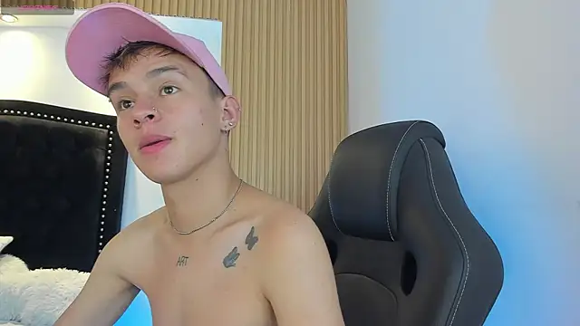 LiamWildx20 online show from June 2026 05:10:01 AM