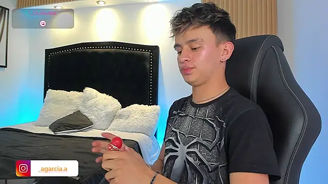 LiamWildx20 online show from June 2026 04:37:01 AM
