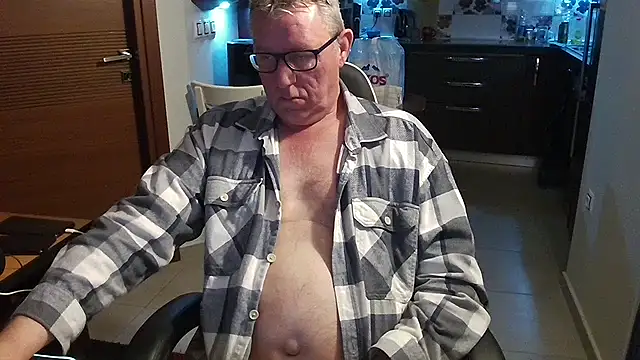 Snapshot of JamesBauer chatting on February 2026 04:41:02 AM JamesBauer online show from February 2026 04:41:02 AM