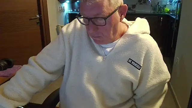 Snapshot of JamesBauer chatting on February 2026 04:46:01 AM JamesBauer online show from February 2026 04:46:01 AM