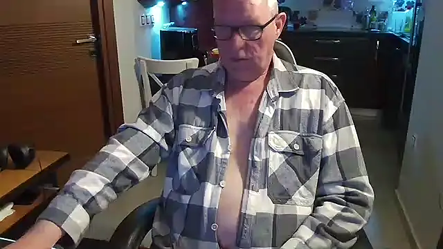 Snapshot of JamesBauer chatting on February 2026 05:06:02 AM JamesBauer online show from February 2026 05:06:02 AM