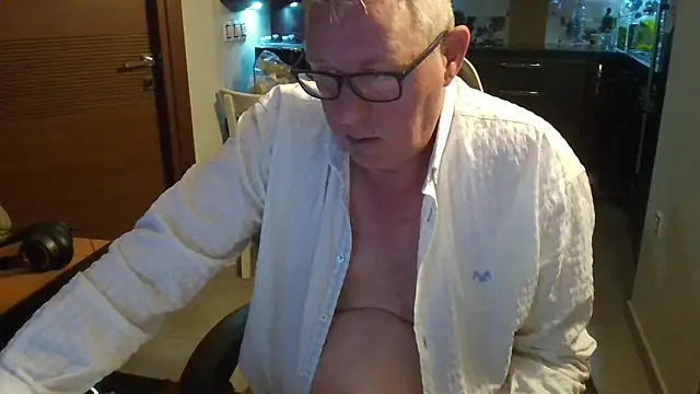 Snapshot of JamesBauer chatting on February 2026 04:55:01 AM JamesBauer online show from February 2026 04:55:01 AM