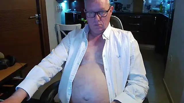 Snapshot of JamesBauer chatting on February 2026 04:35:02 AM JamesBauer online show from February 2026 04:35:02 AM