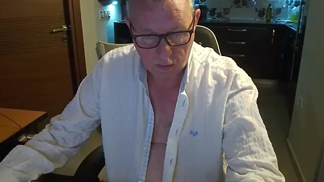 Snapshot of JamesBauer chatting on March 2026 04:58:01 AM JamesBauer online show from March 2026 04:58:01 AM