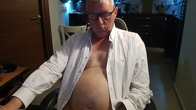 Snapshot of JamesBauer chatting on March 2026 04:51:02 AM JamesBauer online show from March 2026 04:51:02 AM