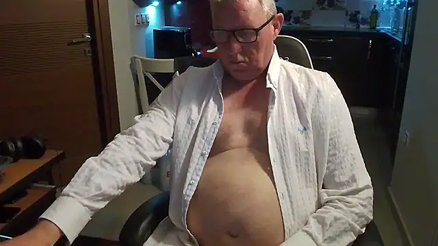 Snapshot of JamesBauer chatting on March 2026 04:18:02 AM JamesBauer online show from March 2026 04:18:02 AM