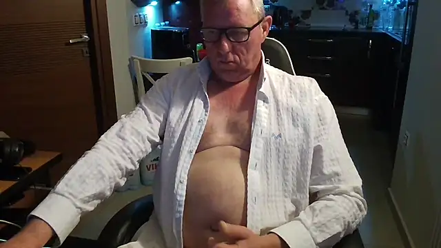 Snapshot of JamesBauer chatting on March 2026 04:20:02 AM JamesBauer online show from March 2026 04:20:02 AM