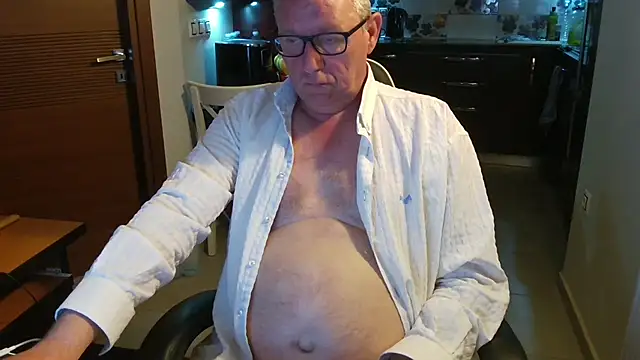 Snapshot of JamesBauer chatting on March 2026 04:42:02 AM JamesBauer online show from March 2026 04:42:02 AM