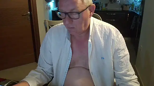 Snapshot of JamesBauer chatting on March 2026 04:05:01 AM JamesBauer online show from March 2026 04:05:01 AM