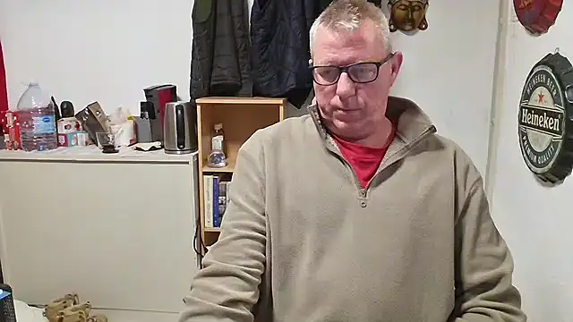 Snapshot of JamesBauer chatting on April 2026 03:44:02 AM JamesBauer online show from April 2026 03:44:02 AM