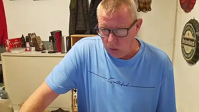 Snapshot of JamesBauer chatting on April 2026 04:39:01 AM JamesBauer online show from April 2026 04:39:01 AM