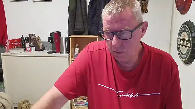 Snapshot of JamesBauer chatting on April 2026 04:29:01 AM JamesBauer online show from April 2026 04:29:01 AM