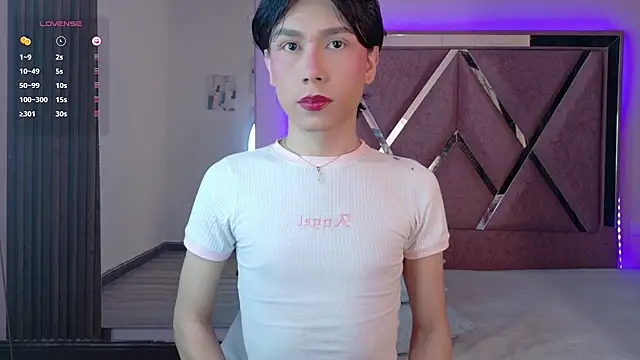 Ash Femboy online show from November 2025 07:32:02 PM