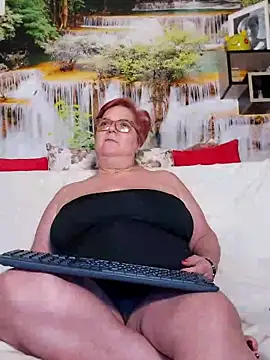 Snapshot of QueenPammy1 chatting on February 2025 03:27:02 PM QueenPammy1 online show from February 2025 03:27:02 PM