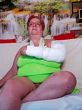 Snapshot of QueenPammy1 chatting on February 2025 06:58:02 AM QueenPammy1 online show from February 2025 06:58:02 AM