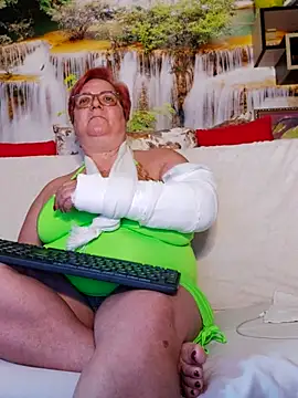 Snapshot of QueenPammy1 chatting on February 2025 10:04:02 AM QueenPammy1 online show from February 2025 10:04:02 AM