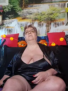 Snapshot of QueenPammy1 chatting on November 2025 05:42:01 AM QueenPammy1 online show from November 2025 05:42:01 AM