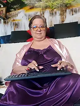 Snapshot of QueenPammy1 chatting on April 2026 05:38:01 AM QueenPammy1 online show from April 2026 05:38:01 AM