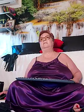 Snapshot of QueenPammy1 chatting on April 2026 05:40:02 AM QueenPammy1 online show from April 2026 05:40:02 AM