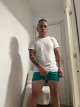 Snapshot of mateocali25 chatting on July 2026 01:04:02 PM mateocali25 online show from July 2026 01:04:02 PM