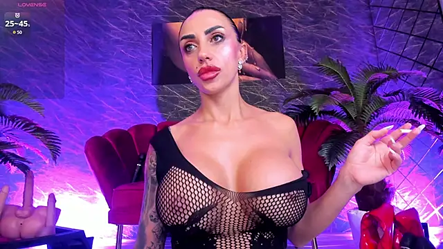IzabelaTessa online show from June 2026 07:38:02 PM
