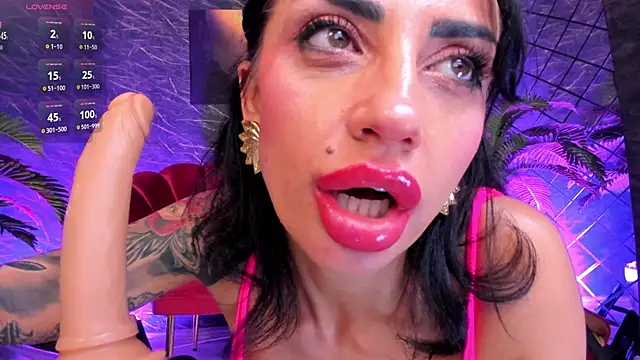 IzabelaTessa online show from June 2026 07:40:01 PM