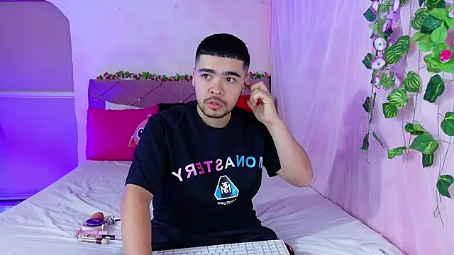 Snapshot of _mia_and_mike_ chatting on September 2025 01:02:01 PM mia and mike online show from September 2025 01:02:01 PM
