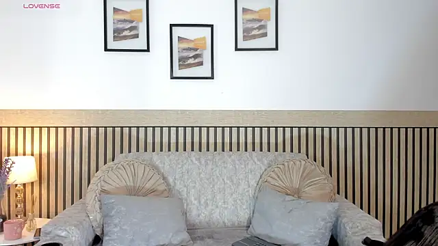 hanna mils online show from February 2026 04:18:02 AM