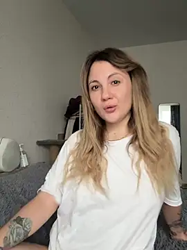 mollygirll online show from November 2025 11:03:01 AM