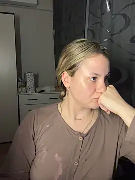 mollygirll online show from April 2026 07:51:02 PM