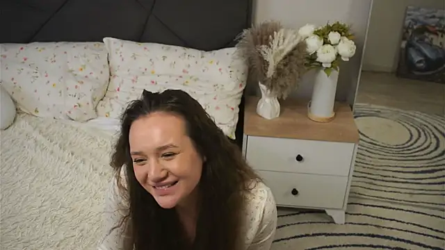 LynnaCurvin online show from March 2025 01:30:01 PM