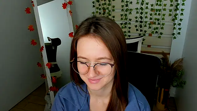 Snapshot of Catherine_e chatting on October 2025 06:27:01 PM Catherine e online show from October 2025 06:27:01 PM