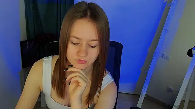 Snapshot of Catherine_e chatting on October 2025 06:35:02 PM Catherine e online show from October 2025 06:35:02 PM