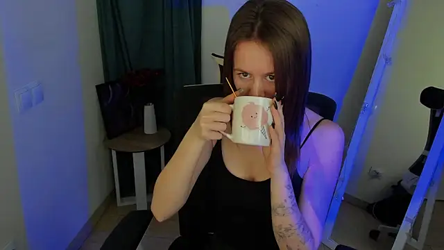 Snapshot of Catherine_e chatting on November 2025 09:48:02 PM Catherine e online show from November 2025 09:48:02 PM