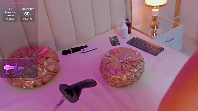 AriaJonnes  online show from October 2025 02:13:02 PM