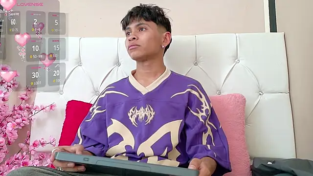 Snapshot of Ethan_Westt chatting on October 2025 08:21:02 PM Ethan Westt online show from October 2025 08:21:02 PM