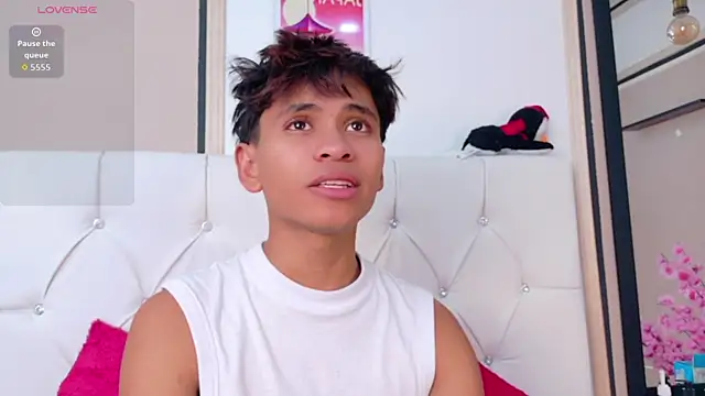 Ethan Westt online show from April 2026 09:17:01 PM