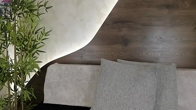 mia lacy  online show from September 2025 07:50:02 PM