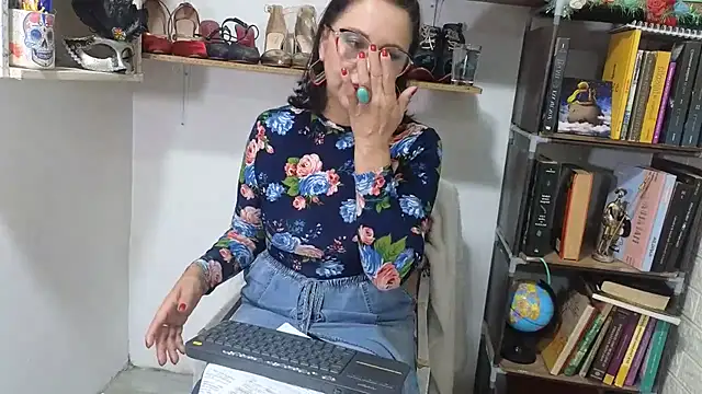 Amadamilf1980 online show from June 2026 09:57:02 PM